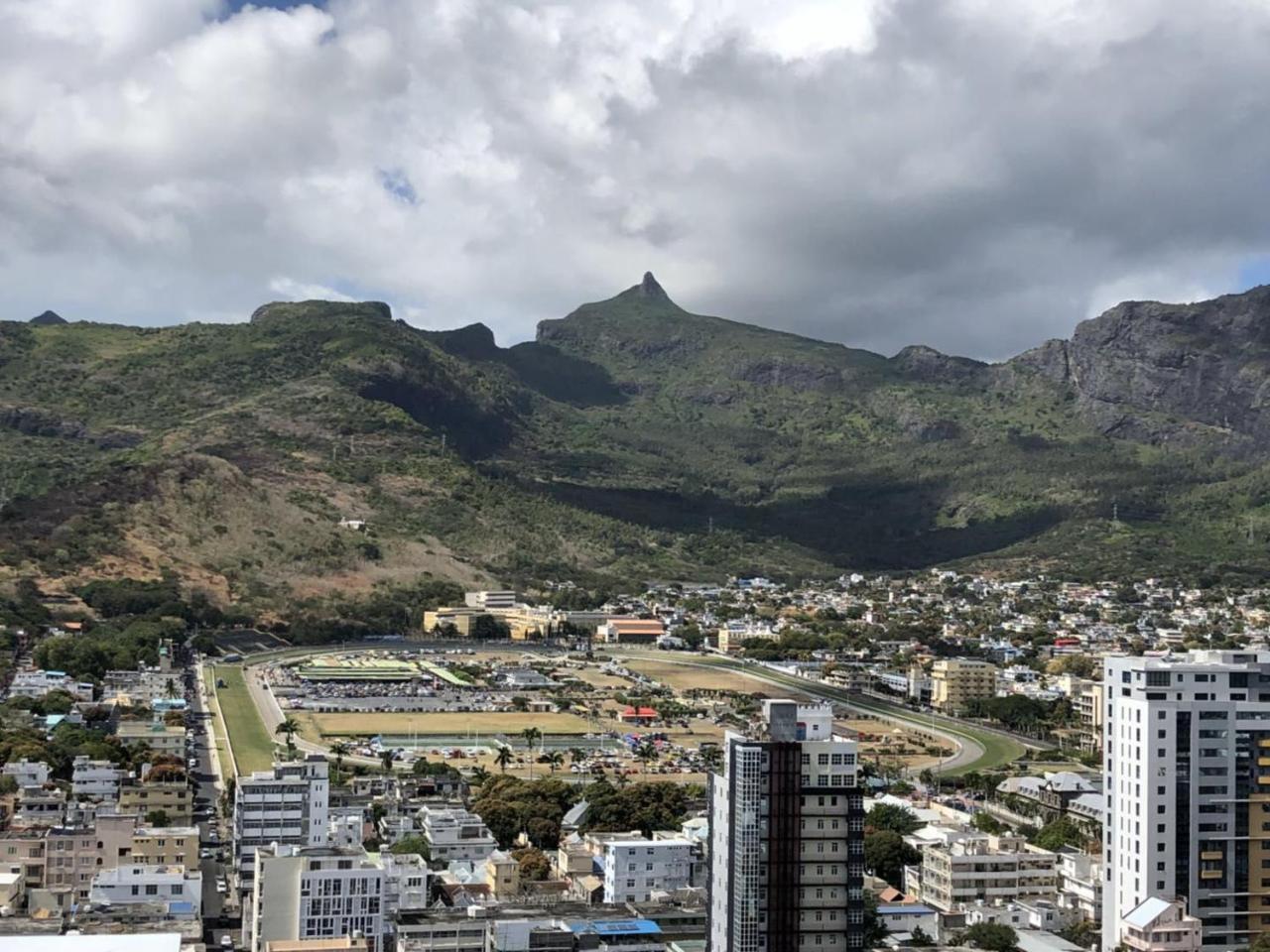 Sea & City View Luxury Apartment Port Louis Esterno foto